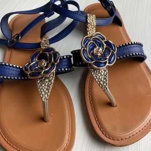 Flat  sandals